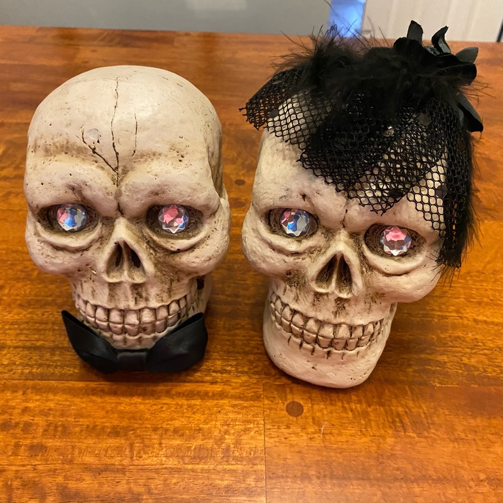 Set of Halloween Skulls Mr. and Mrs. - Picture 3 of 8
